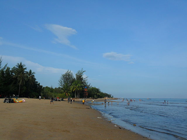 Pantai Manggar Segarasari 